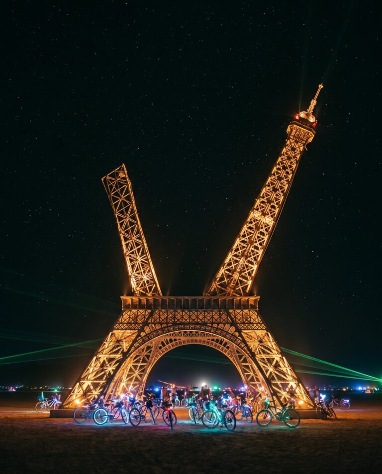 Eiffela Broken Dream at night, the lower half sinking, the upper half rising (illustration, AI-generated)